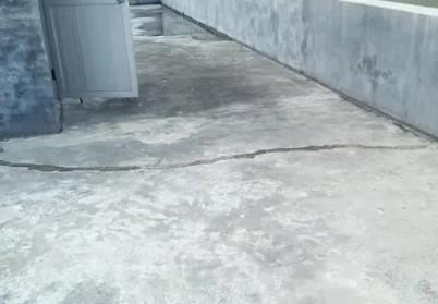 南木林楼顶漏水维修公司分享下如何解决卫生间隐蔽部位漏水的问题?